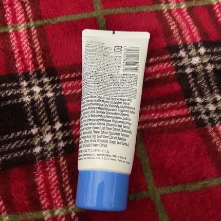 DAISO ヒアルロン酸ハンドクリームのクチコミ「使い切り報告。
ダイソーにて購入したものです。
しっかり潤うので気に入っています。
切り開い.....」(2枚目)