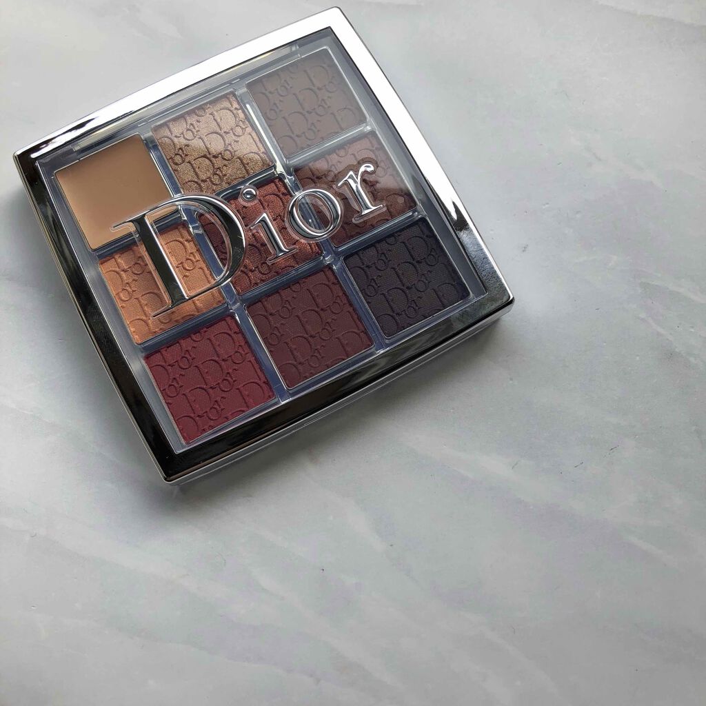 ▶︎バックステージアイパレット アンバー / Dior

何通りもメイクパターンが楽しめる9色パレット。好きな色がつまっててどれを組み合わせても間違いないので愛用しています。左上にプライマーがついているのもうれしい。いろんなメイクできるよっ