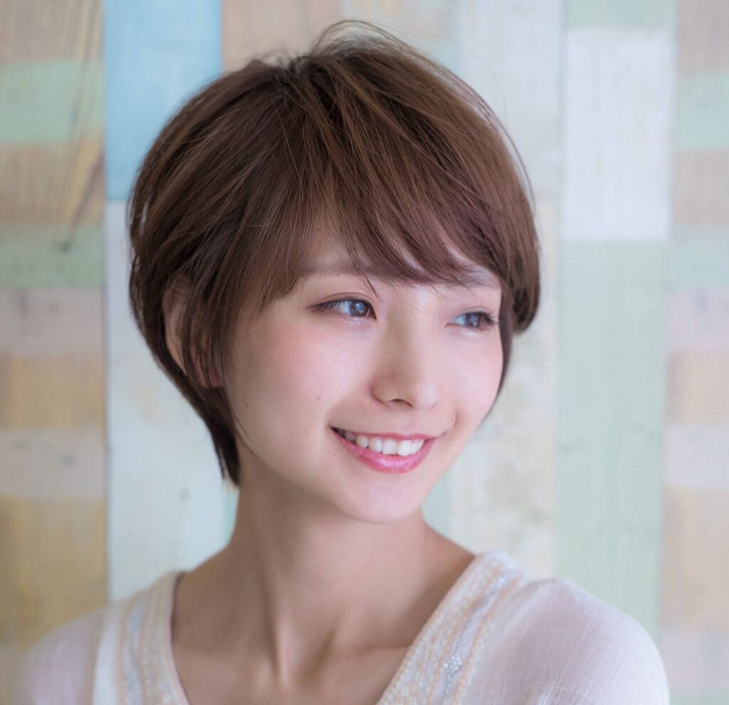 ぽっちゃり丸顔をカバーできる髪型24選|丸顔に似合わない髪型もご紹介【ショート・ウルフ・ロング】のサムネイル