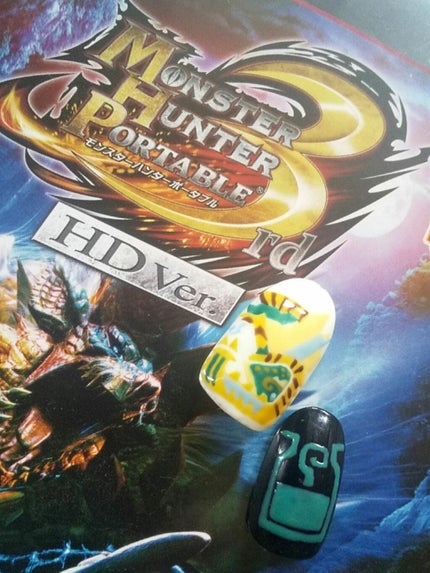 DAISO ジェルネイル用ブラシのクチコミ「
MHネイル💅🏻
DAISOジェルネイル用ブラシアートで
お絵描き練習してみました
今話題.....」(2枚目)