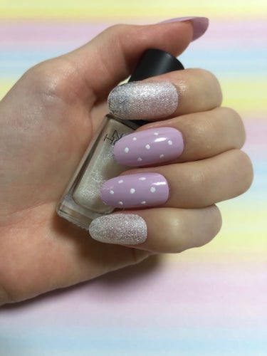 
　ドットペンがなくてもできるドットネイル💅


　使用アイテム

　ネイルホリック
　フローズンシュガーWT060
　リミテッドカラー　PK872
    細アートWT080


　
✼••┈┈••✼••┈┈••✼••┈┈••✼••┈┈••✼


　今回はフローズン使ってるので、あえてトップは塗ってません。
　ドットのとこだけでも塗っても良かったかも(^^)


　#セルフネイル #ポリッシュ
　の画像 その2