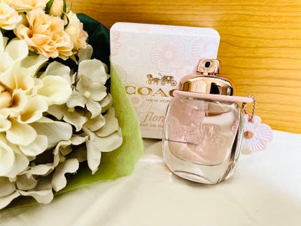 みん/フォロバします⋆* on LIPS 「🌸コーチフローラルオードパルファム🌸とにかく見た目が可愛くて..」(1枚目)