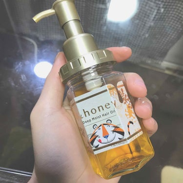 🍯＆honeyディープモイストヘアオイル3.0

姉からもらってずーっと使っているんですが、すごくいい匂いでお気に入りです😊🌟
さり気ないはちみつの甘い匂いで男性にも女性にも好まれます🐰💕
髪質もさらさ