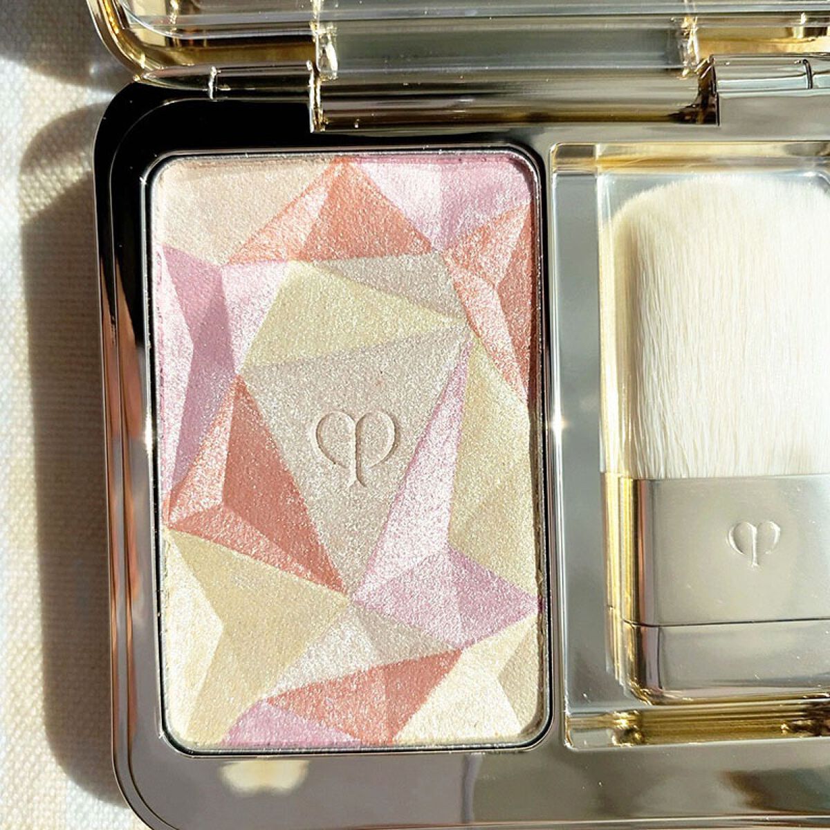 ル・レオスールデクラ /クレ・ド・ポー ボーテ/パウダーハイライトを使ったクチコミ(2枚目)