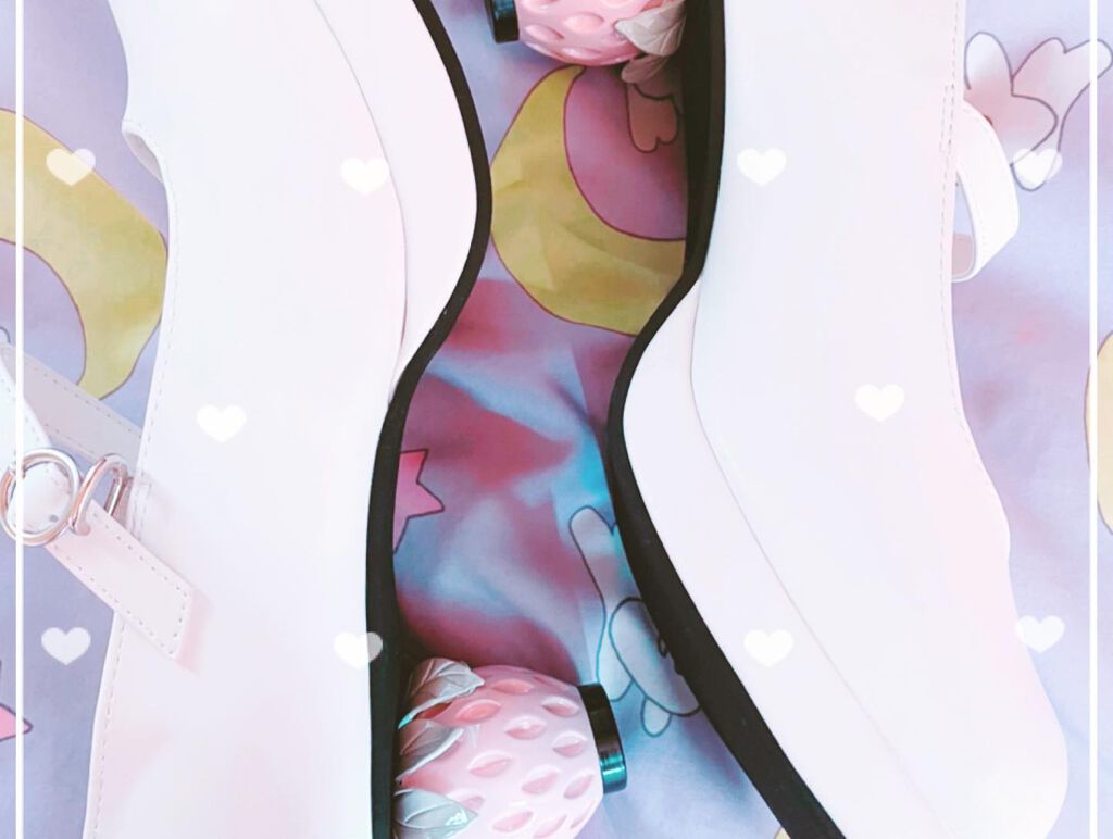 pinksugarcat on LIPS 「これでピューロ行きたい🍓✩°。⋆♡*°#可愛い#苺#いちご#靴..」(2枚目)
