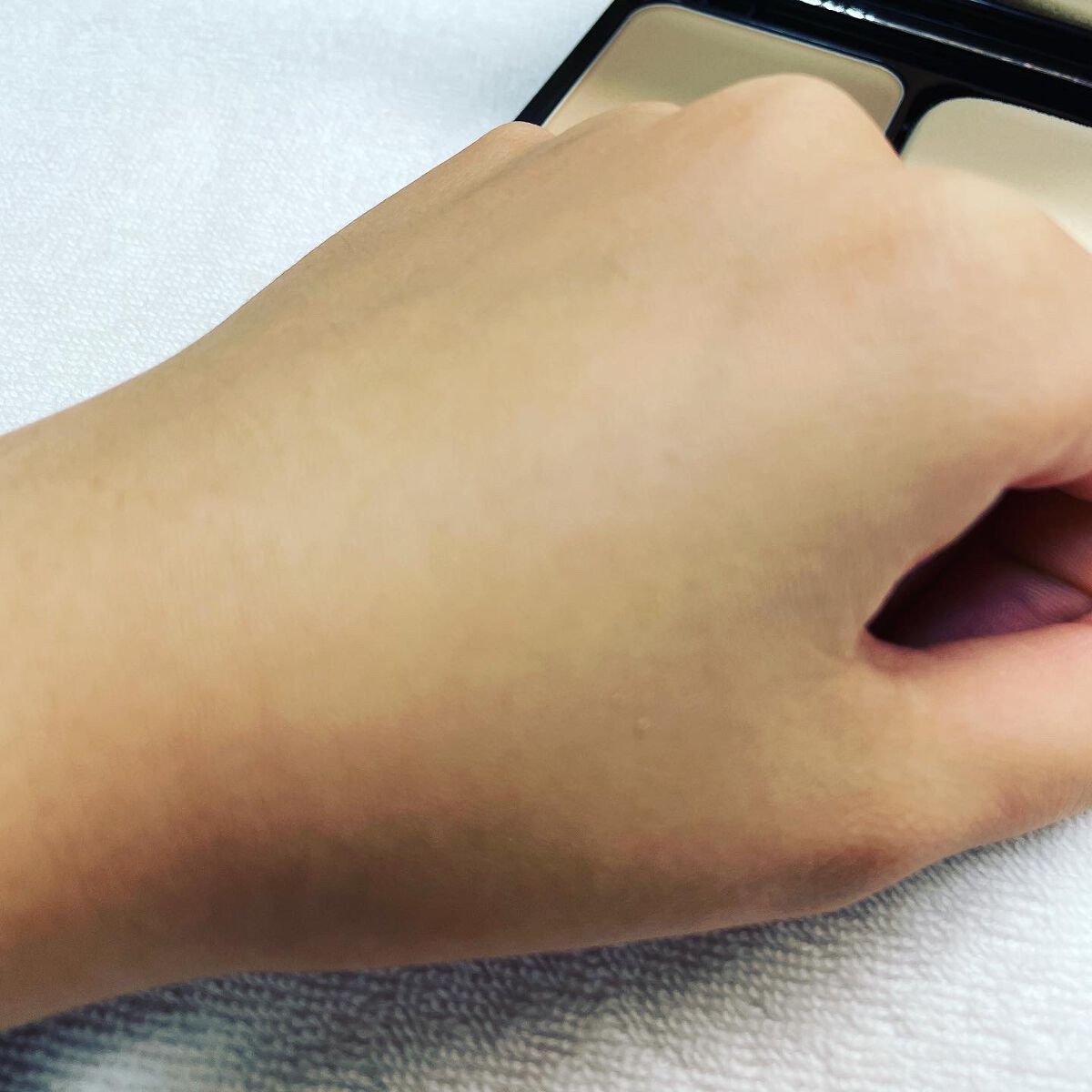 ミネラルエアリータッチファンデーション/エトヴォス/パウダーファンデーションを使ったクチコミ(4枚目)