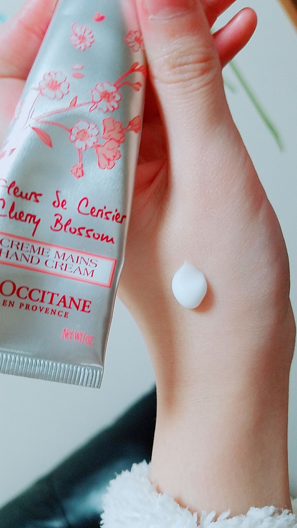 チェリーブロッサム ソフトハンドクリーム/L'OCCITANE/ハンドクリームを使ったクチコミ（2枚目）