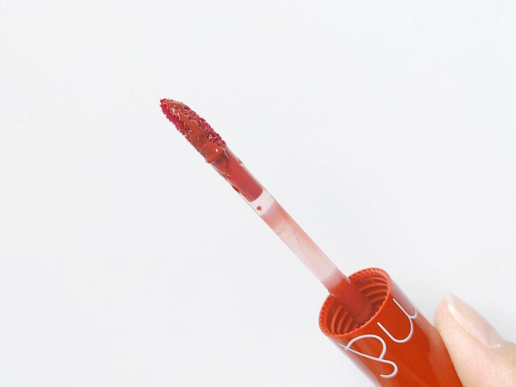 ジューシーラスティングティント/rom&nd/リップティントを使ったクチコミ（2枚目）