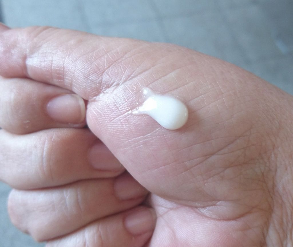 ブリリアンス スキンイルミネーティング　ＳＨ/JERGENS(ジャーゲンズ)/ボディクリームを使ったクチコミ（3枚目）