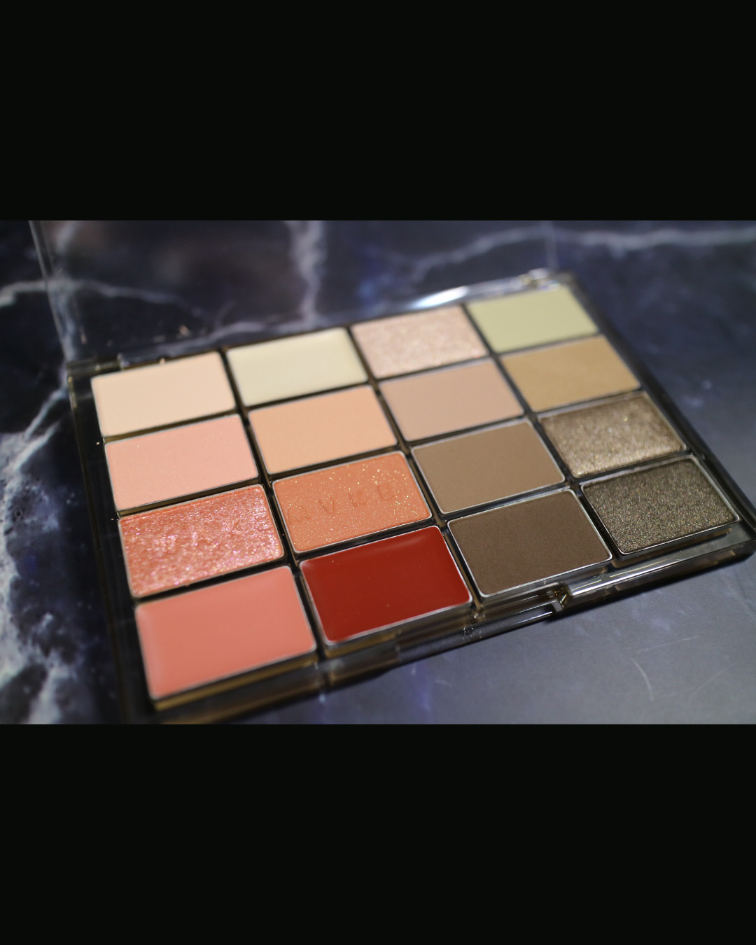 ソフトブラーリングアイパレット/wakemake/アイシャドウパレットを使ったクチコミ（2枚目）