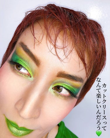 Jeffree Star Cosmetics BLOOD MONEY PALLETのクチコミ「＼グリーンを思いきり楽しもう💚／
踊るさるのカットクリースシリーズ★
💚✨💚✨💚✨💚✨💚✨
※.....」（2枚目）