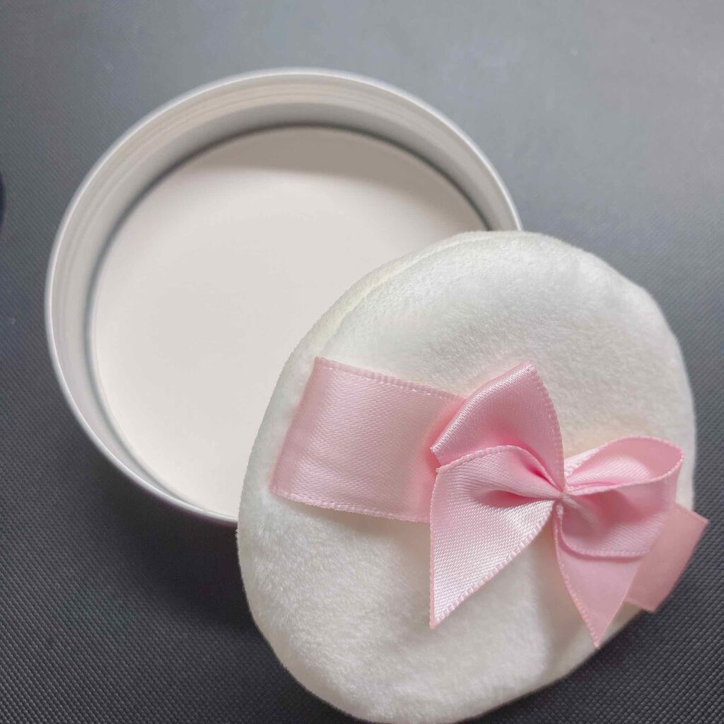 すっぴんパウダー B サクラスウィートソローの香り 2022/クラブ/プレストパウダーを使ったクチコミ(2枚目)