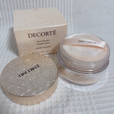 
DECORTÉ
フェイスパウダー
10　misty beige

常に上位にランクインしてる
フェイスパウダー！

高いかな？と思ったけど、
20gも入ってて大容量だから
コスパ良いのかも🙆‍♀️
持