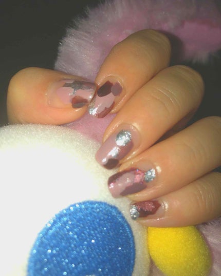 mini mini 2017年7月号のクチコミ「📝ネイルその1
塗りっぱなしネイル的なやつ
反省点:次は2色で大きめにやる!このように細かく.....」(1枚目)