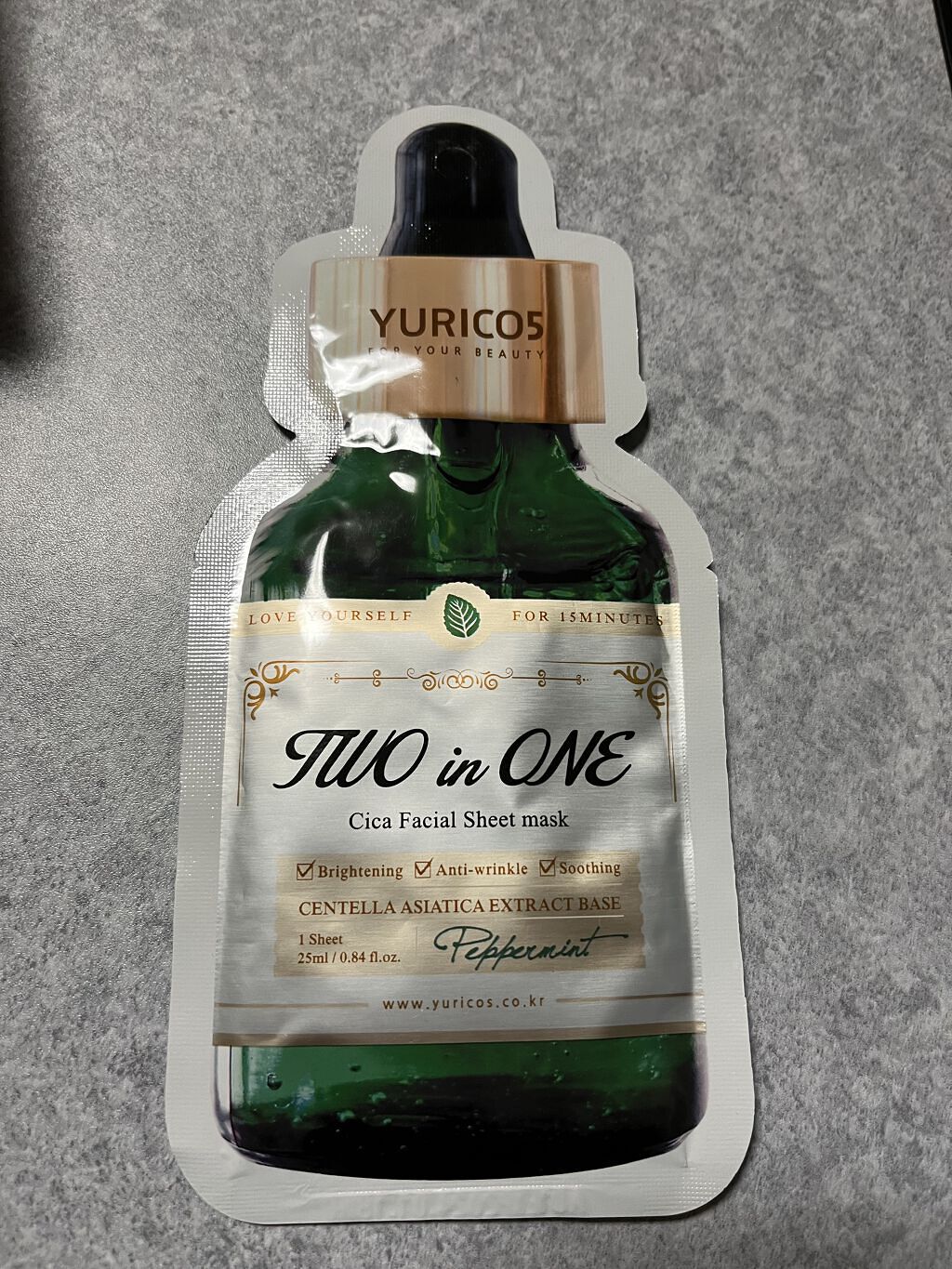 ✨フェイスマスクシリーズ✨

最近よく見るYURICOSのフェイスマスク、とりあえずシカ1枚買ってみて使ってみました🤗
1枚100円くらいなんだよね！
私は完全にパケ買いでした笑

使用感は、保湿力と香り、液も多かったのでいい感じ🙆💕