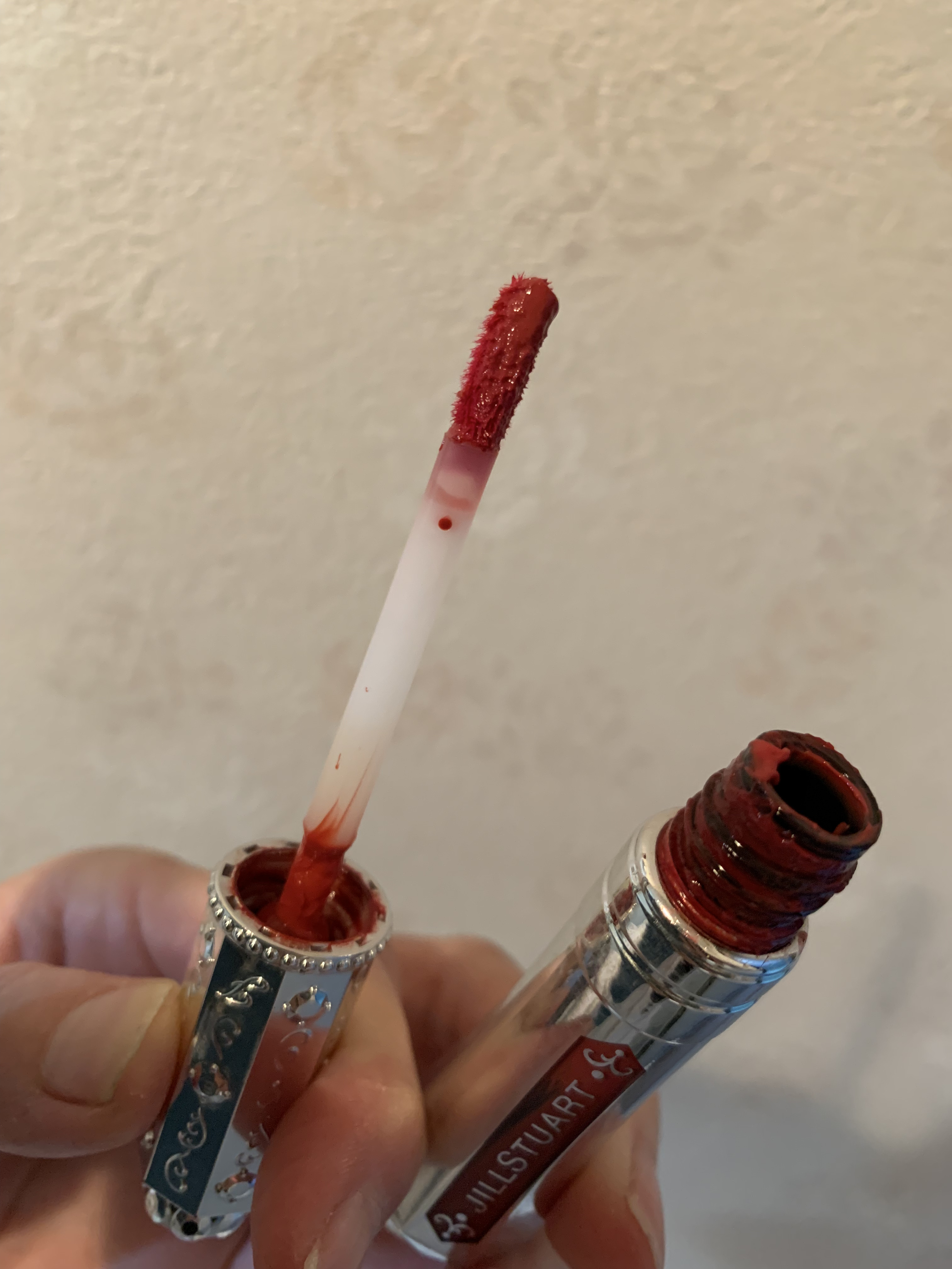 ジルスチュアート タイムレスグロウ ルージュティント 04 lipstick letter/JILL STUART/リップティントを使ったクチコミ（2枚目）