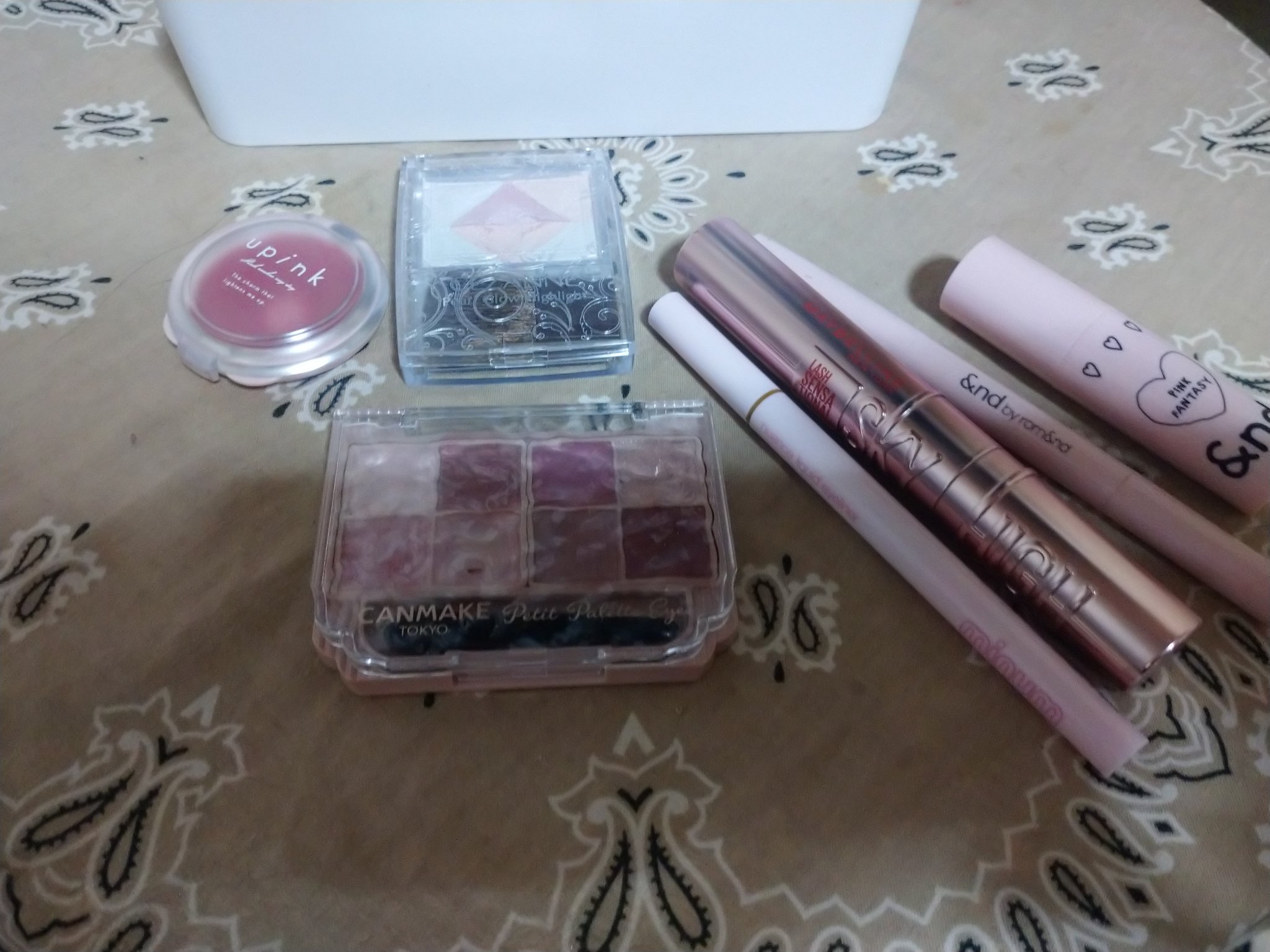 アンドバイロムアンド　グラッシーボムティント/&nd by rom&nd/リップティントを使ったクチコミ（2枚目）