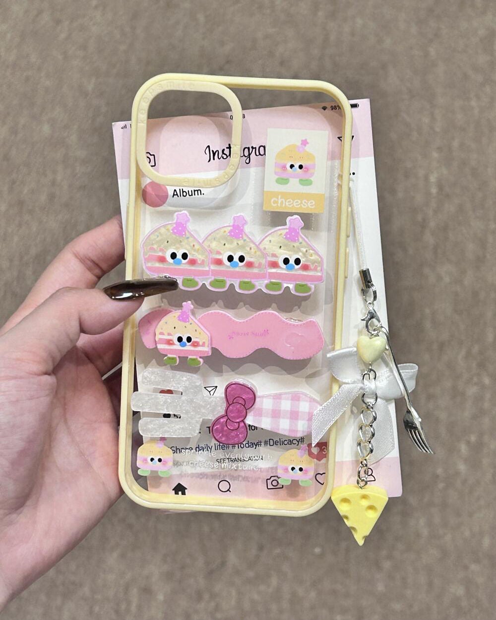 ケース大好きっ子 on LIPS 「とてもかわいい🧀️#iPhoneケース#購入品#セリア#コレク..」(1枚目)