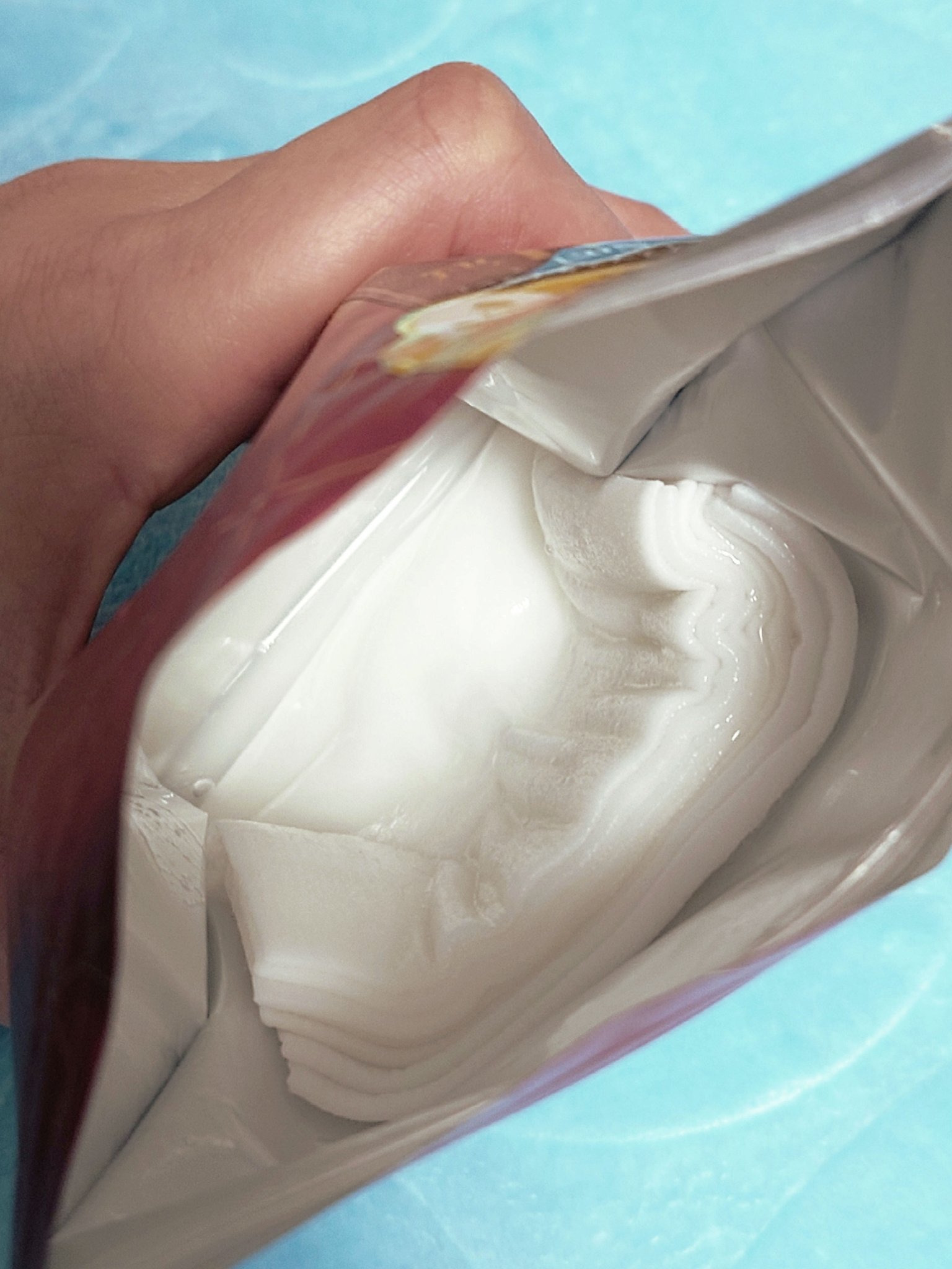 ルルルンプレシャス RED(モイスト)【旧】 ルルルンプレシャス RED（モイスト）7枚入【旧】/ルルルン/シートマスク・パックを使ったクチコミ（3枚目）