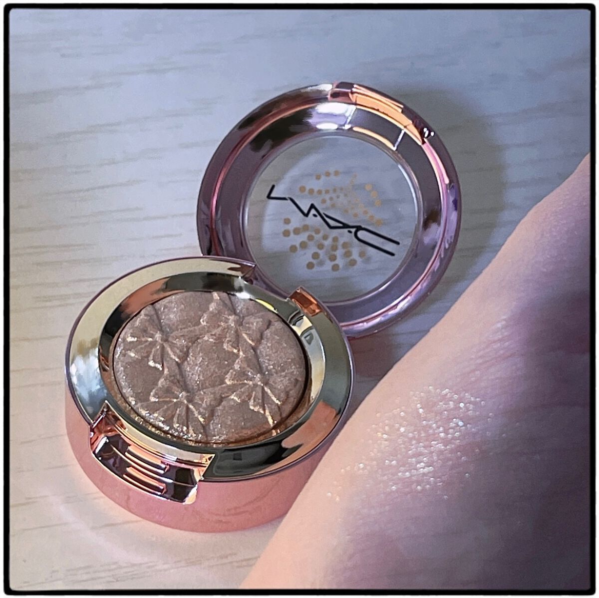 スパークラー アイシャドウ/M・A・C/単色アイシャドウを使ったクチコミ（2枚目）