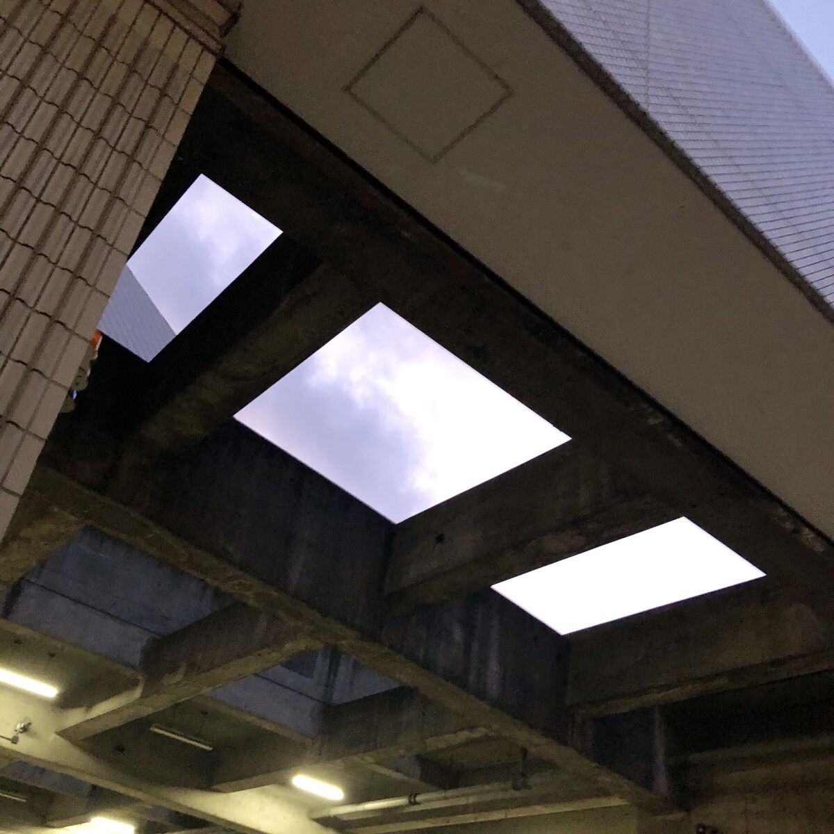 Rakuten マッサージガンのクチコミ「こにゃんちょす。マツです。
最近忙しくて美容にもあまり凝らず
ストレスフリーに生きてました。
.....」（1枚目）