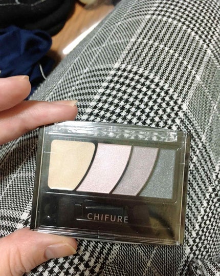 グラデーション アイ カラー(チップ付)/ちふれ/アイシャドウパレットを使ったクチコミ(2枚目)