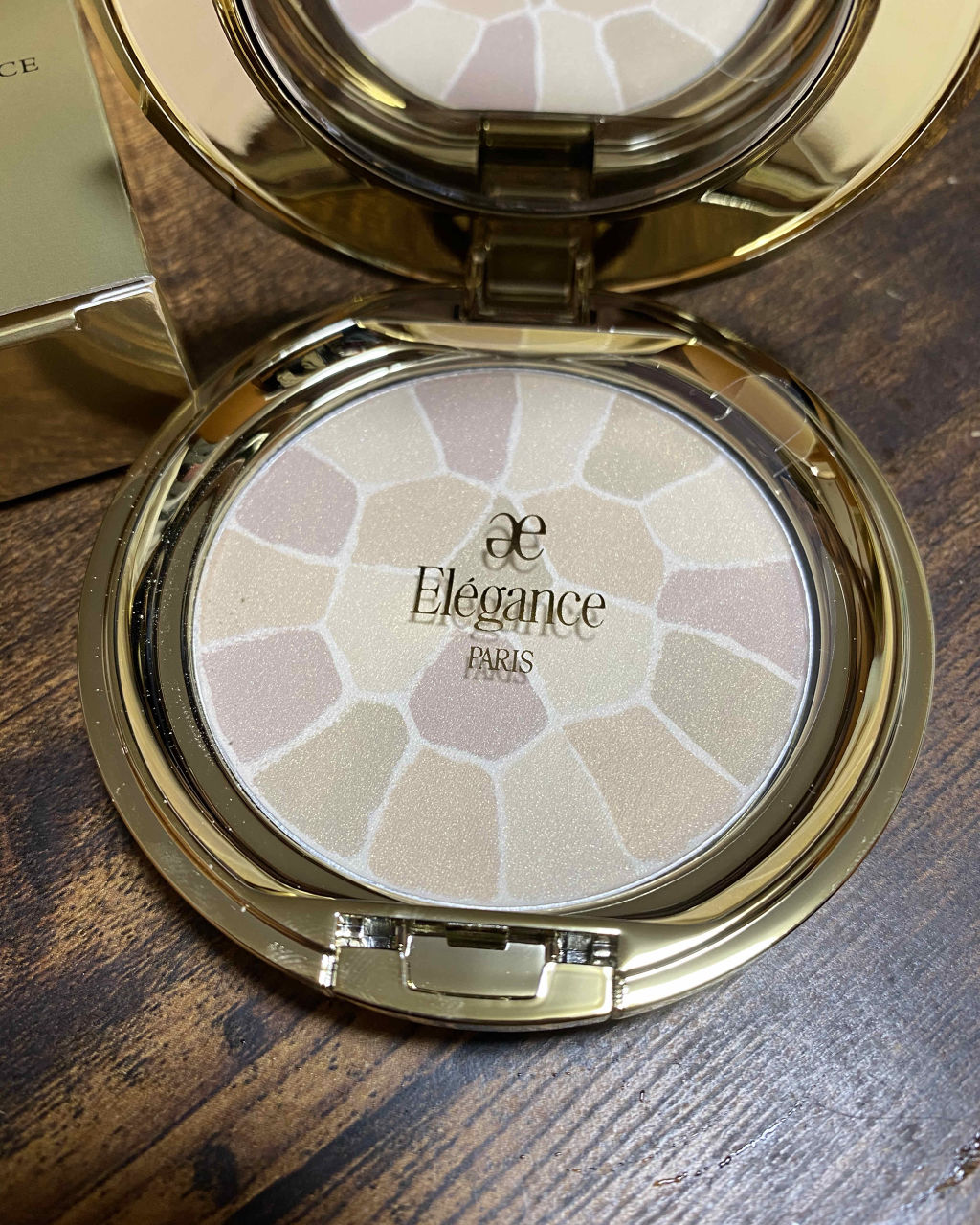 ラ プードル オートニュアンス V ゴージャス/Elégance/プレストパウダーを使ったクチコミ（2枚目）