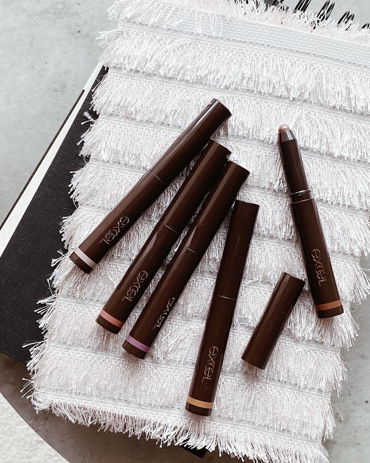 グリームオンフィットシャドウ/excel/スティックアイシャドウを使ったクチコミ（1枚目）