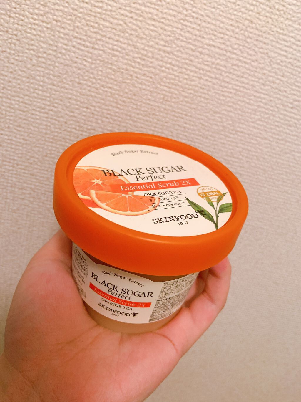  ブラックシュガー パーフェクト エッセンシャルスクラブ 2X オレンジティー/SKINFOOD/スクラブ・ゴマージュを使ったクチコミ（1枚目）
