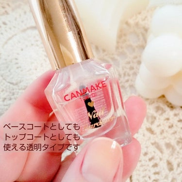  CANMAKE
･キャンメイク カラフルネイルズ NNH ネイルハードナー 8ml 396円

✼••┈┈••✼••┈┈••✼••┈┈••✼••┈┈••✼

キャンメイクには「トップコート」が全部で4種類あります。どれもネイルを長持ちさせたり、きれいな仕上がりに見える優秀揃い。

今回は「キャンメイク カラフルネイルズ NNH ネイルハードナー」をご紹介します。

保湿成分である加水分解ケラチンを配合。透明タイプなので、トップコートとしても、ベースコートとしても使える優秀商品ですよ！

ネイルハードナーとは？

爪を補強して健康な状態するためのコーディング剤のような役割りがあります。
なので「ネイルハードナー」を塗ることで、自爪を保護し、割れや欠けから爪を守ってくれます。さらに爪の乾燥にも効果がありますよ。

キャンメイク カラフルネイルズ NNH ネイルハードナーは、爪の保護+トップコート、ベースコートとして使用できます。

またネイルをしない日は、爪の保護として使うことも可能です。爪が薄く割れやすい、二枚爪になりやすい方は、ネイルハードナーを使うと補強になりますよ。

トップコート、ベースコートとして使用するときは、マニキュア・ネイルの相性の悪いものがあるので、気をつけてね。

✼••┈┈••✼••┈┈••✼••┈┈••✼••┈┈••✼
#キャンメイク#カラフルネイルズ#ネイルハードナー#NNHネイルハードナー#トップコート#ベースコート#セルフネイル#ネイル#nail#nails#CANMAKE#自爪ケア#ネイルケア#二枚爪#指先#爪のお手入れ#爪の保護#プチプラ#プチプラコスメ#コスパ最高#優秀コスメ

 #綺麗は指先から の画像 その1