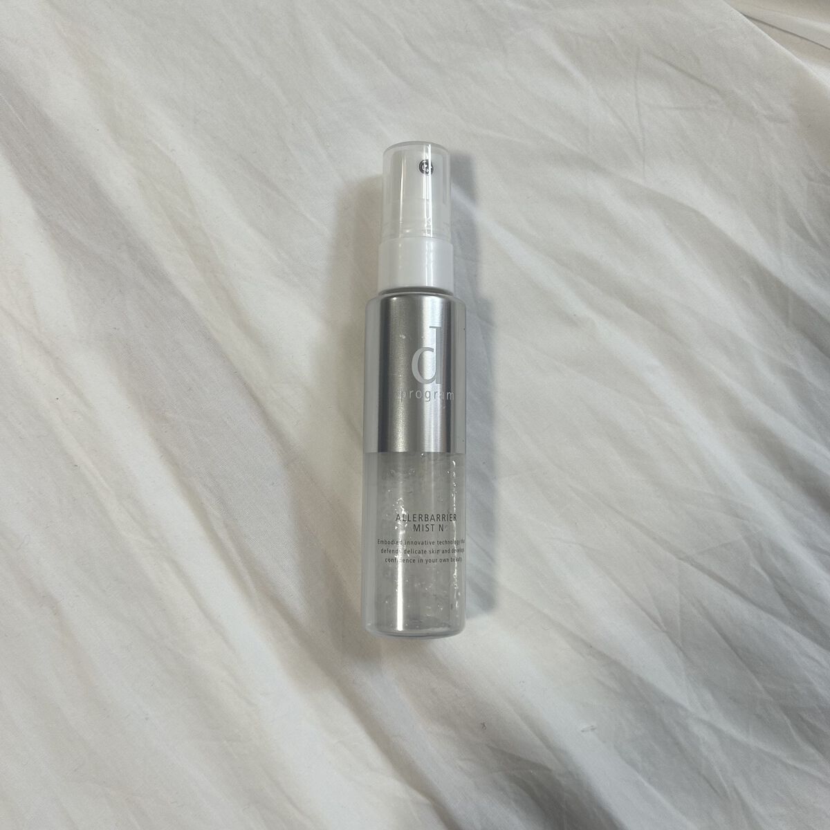 d プログラム　アレルバリア ミスト

花粉が辛い時にこのスプレー！

•花粉ガードできる！
夜寝てる間に顔に花粉積もって、起きたらくしゃみ止まらんから、夜寝る前に使うのおすすめ！🤧

•メイクキープにも使える！

•オイル入ってるから保