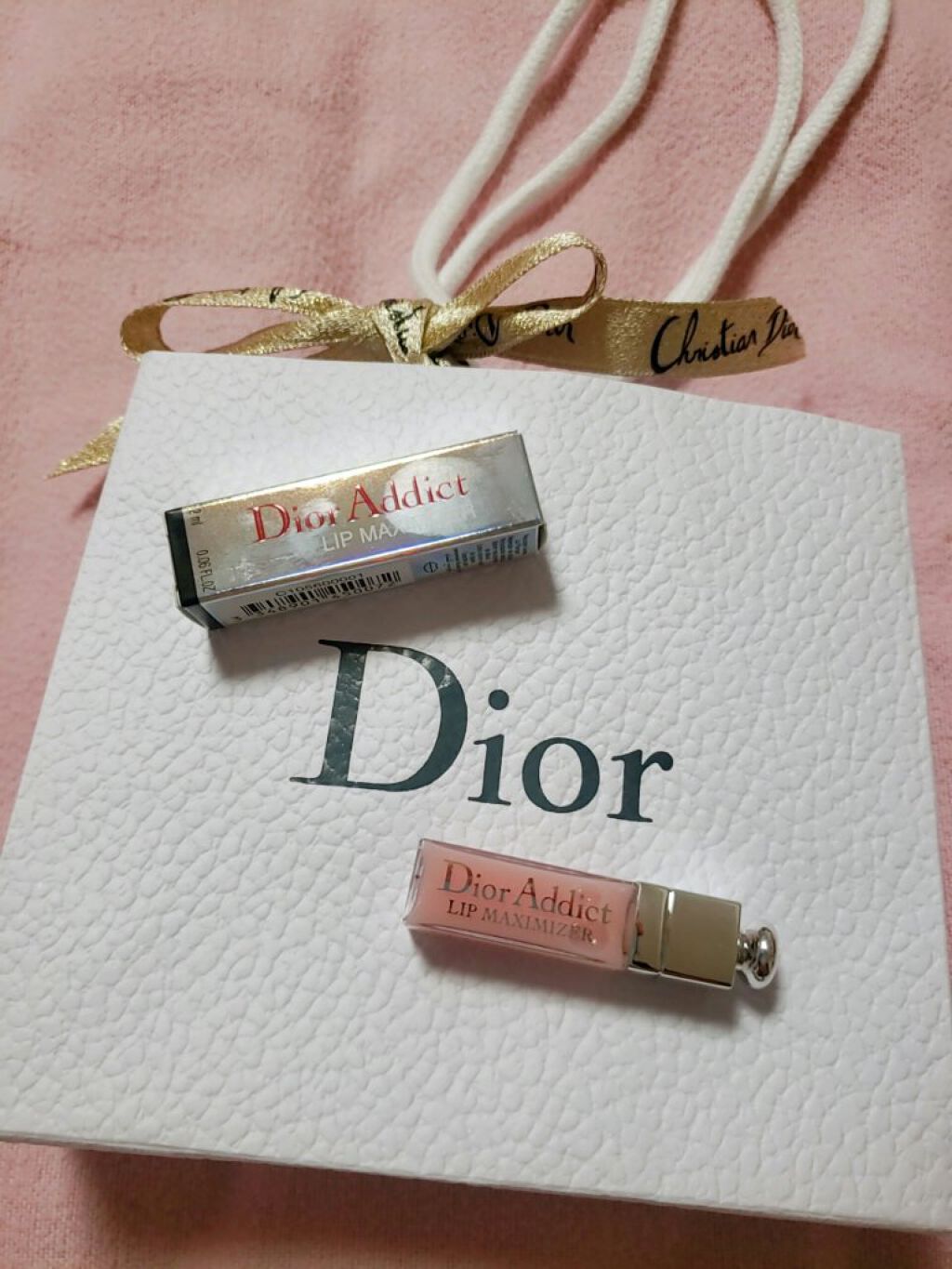 *Dior アディクトリップマキシマイザー*
001をサンプルで頂きました💄
気になってたけどピリピリするって書いてたから唇弱々な私は買えずにいました。なのでお試しにちょうどよい！

感想：
◎ピリピリするけど全く荒れなかった
◎めっちゃ