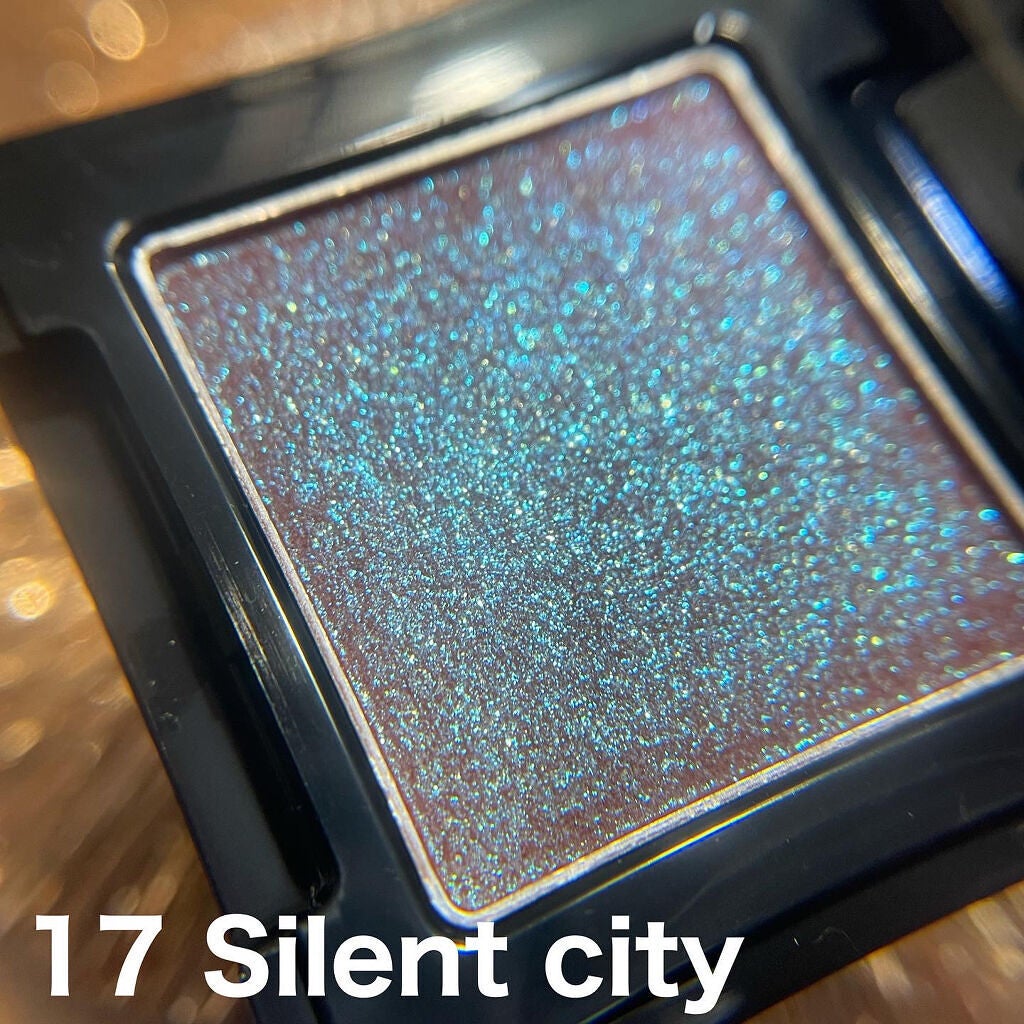 ぽこフォロバ on LIPS 「待ちに待ってた#エレガンスラズルのアイカラーわたしは透明感のあ..」(3枚目)