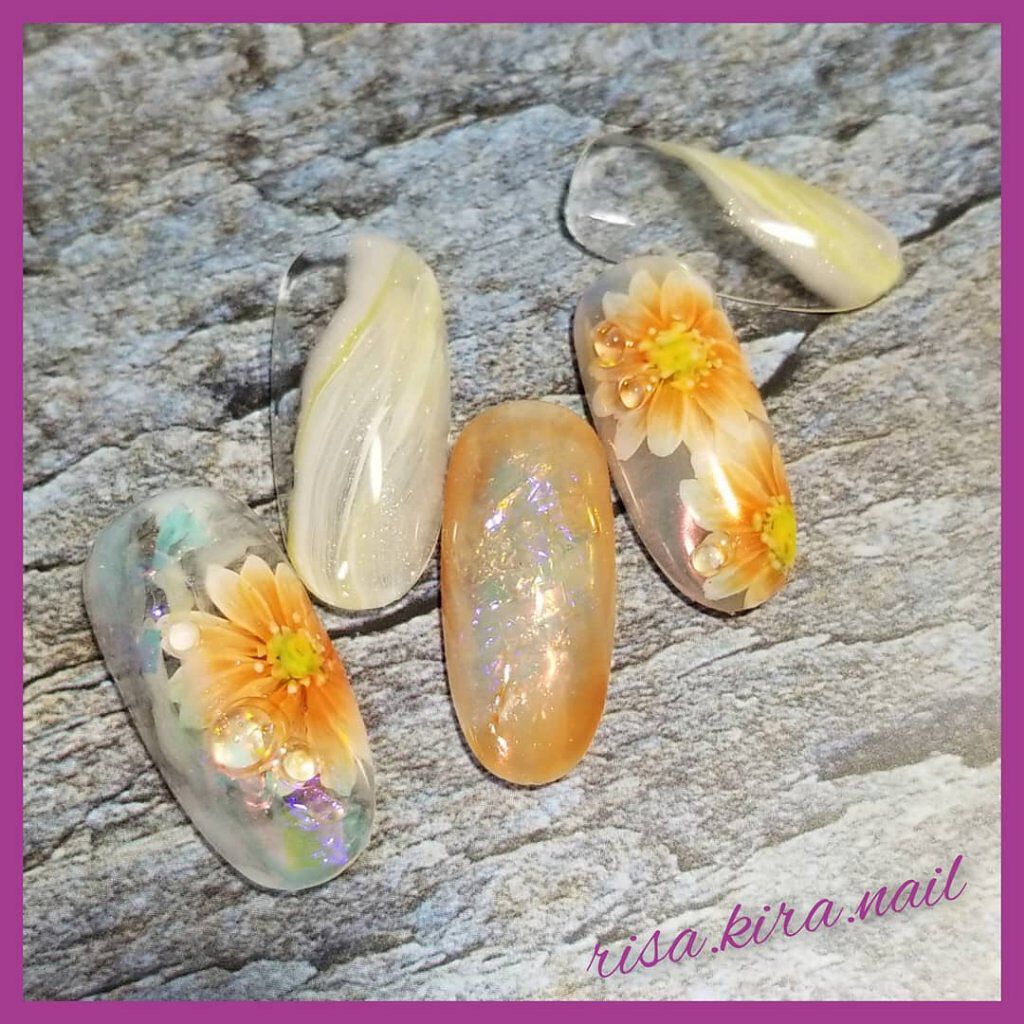 #ネイル,#ガーベラネイル,#春ネイル,#スプリングネイル,#夏ネイル,#キラキラネイル,#フラワーネイルのネイルデザイン