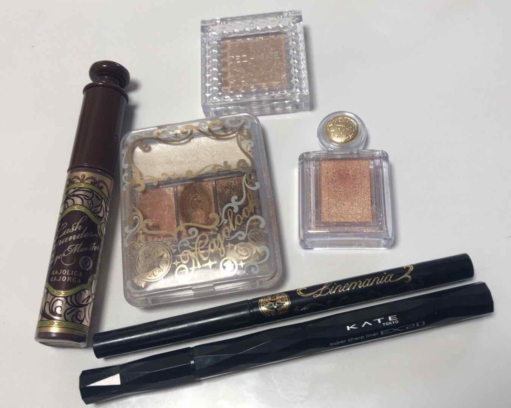 シャドーカスタマイズ/MAJOLICA MAJORCA/単色アイシャドウを使ったクチコミ(2枚目)