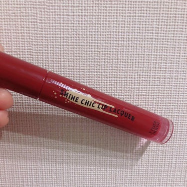 ETUDE HOUSEのシャインリップシックラッカーのRD303🥰

☆いろがとにかく可愛い☆

少しだけ紫？よりの濃いめの赤で、グラデーションでもフルリップでも可愛いし、他のと組み合わせても可愛い！
