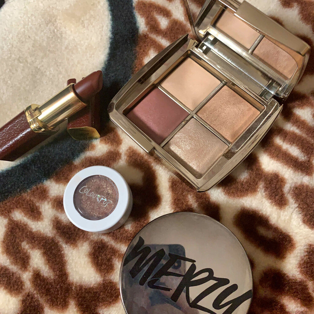 HOURGLASS Hourglass Ambient Lighting Powderのクチコミ「アワグラを使った今日のメイク🖤

こんにちは〜！！
今日はメイクの紹介です♬

前回紹介した
.....」（2枚目）