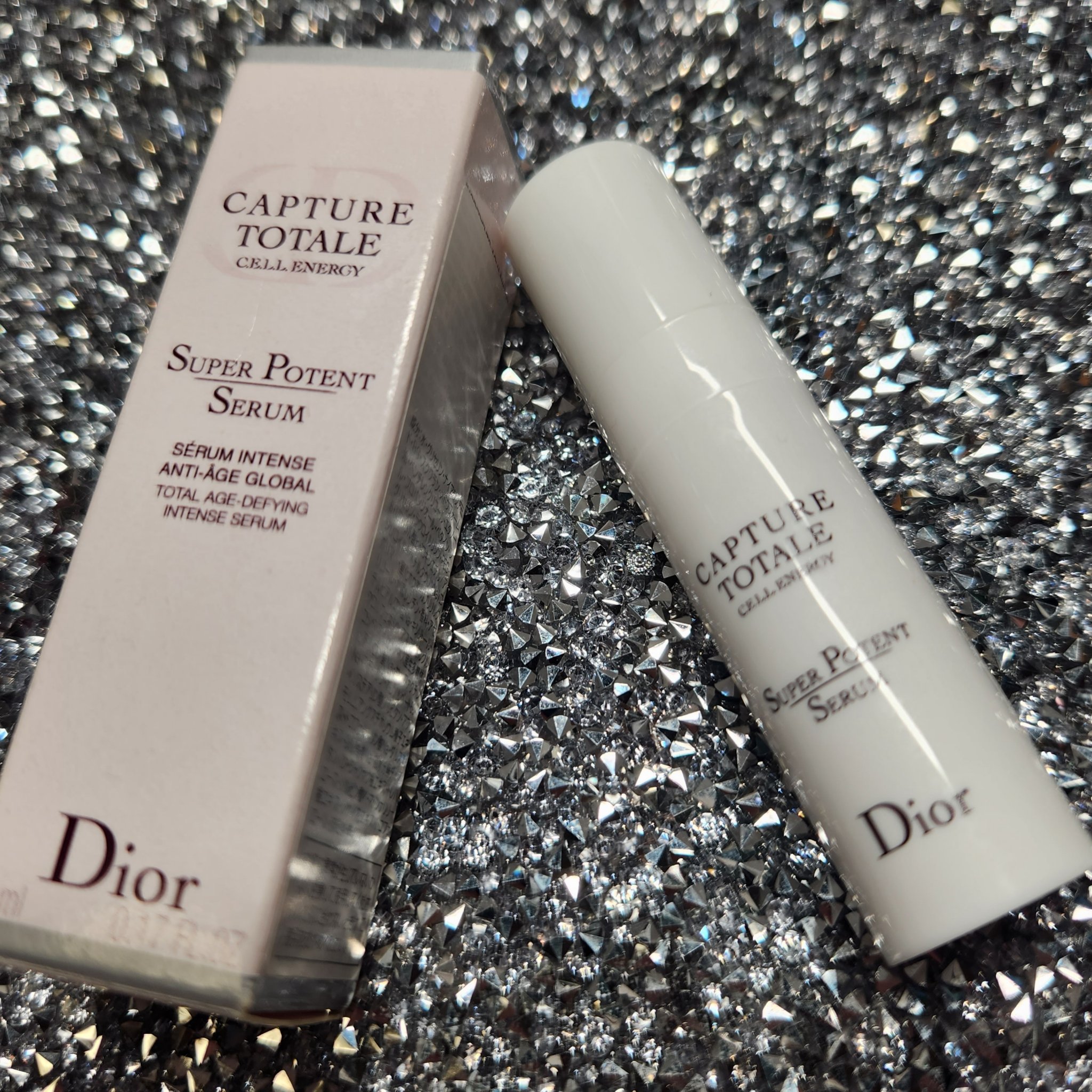 サンプルで頂いたものです😊❦ஐ*:.:.*ஐೄ❦ஐ*:.:.*ஐೄ❦
Dior
カプチュール トータル ル セラム
❦ஐ*:.:.*ஐೄ❦ஐ*:.:.*ஐೄ❦

化粧水のあとの美容液なんですが

翌朝の肌がもっちりしっとり💖

感動もの