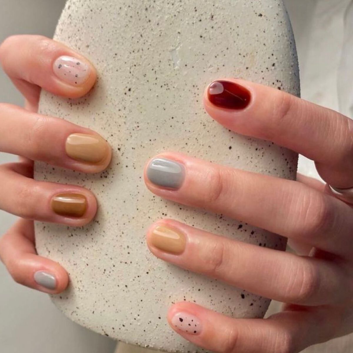 teruhimedia on LIPS 「砂ネイルは夏だけだと思っていませんか??☝🏻💕毎日見る爪にハッ..」(5枚目)