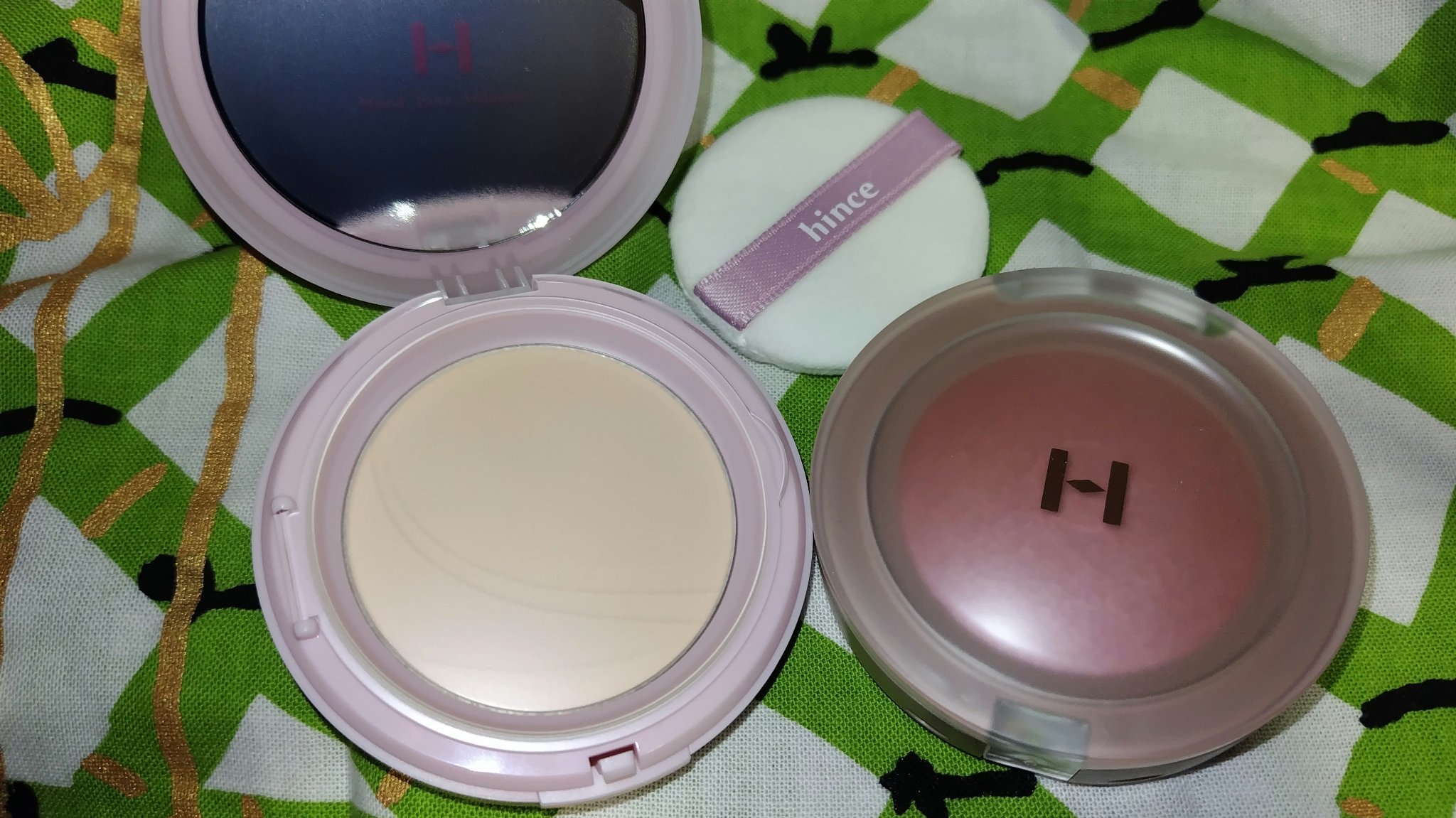 セカンドスキンエアリーパウダー/hince/プレストパウダーを使ったクチコミ（2枚目）