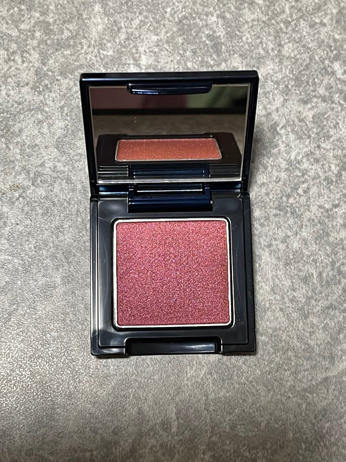 ラズル アイカラー/エレガンス ラズル /単色アイシャドウを使ったクチコミ(1枚目)