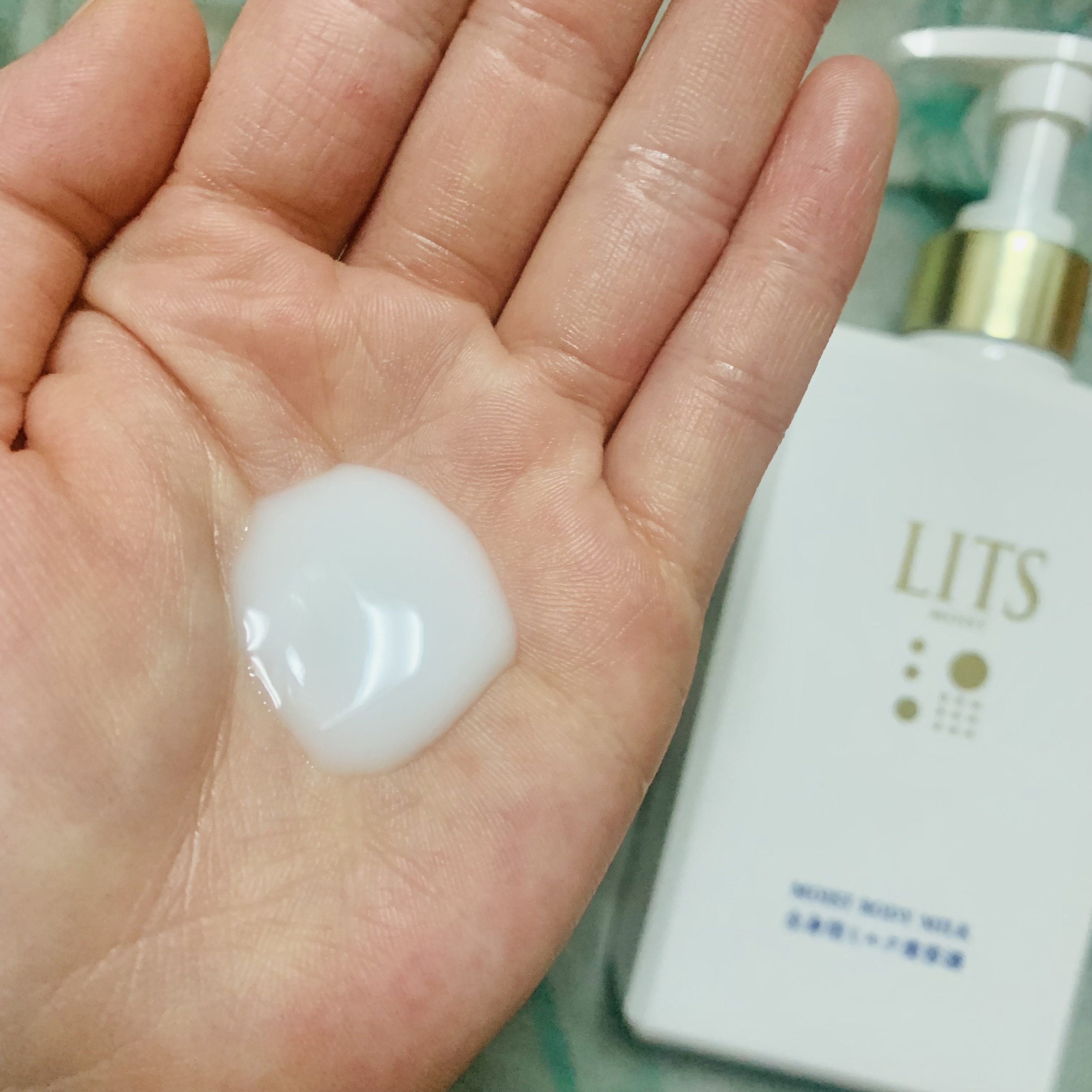 モイスト ボディミルク [全身用ミルク美容液] リラックスハーブの香り/リッツ/ボディミルクを使ったクチコミ（2枚目）