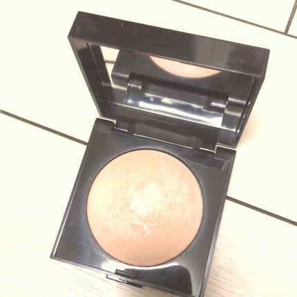 マットラディアンス ベイクドパウダー ハイライト01/ローラ メルシエ/パウダーハイライトを使ったクチコミ(2枚目)