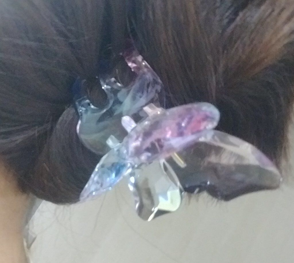 バタフライクリップ/DAISO/ヘアアクセサリーを使ったクチコミ(3枚目)