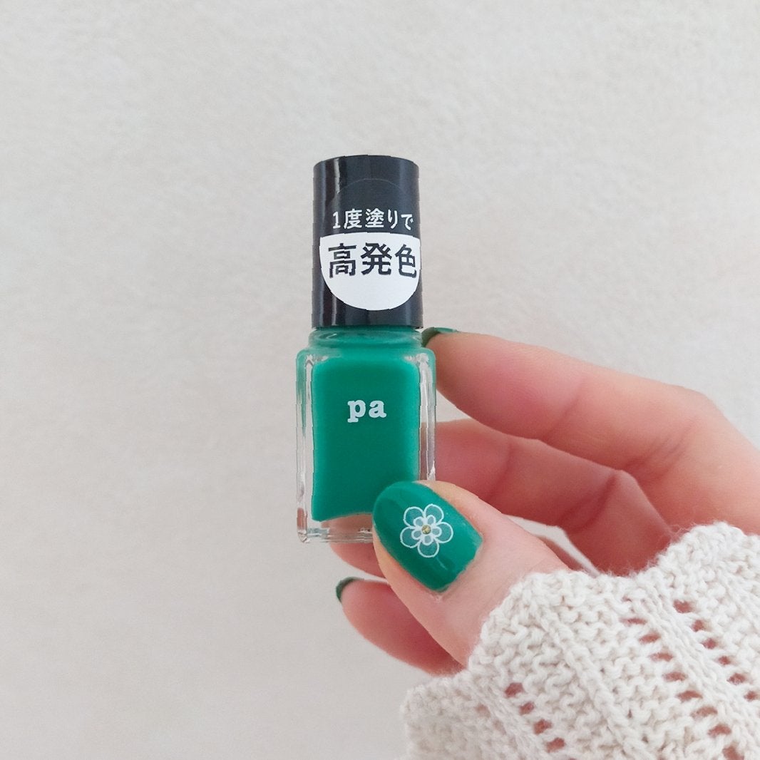 あちゃみん on LIPS 「新緑ネイル🌿私の推し色グリーンとホワイトの爽やかな組合せで、新..」(3枚目)