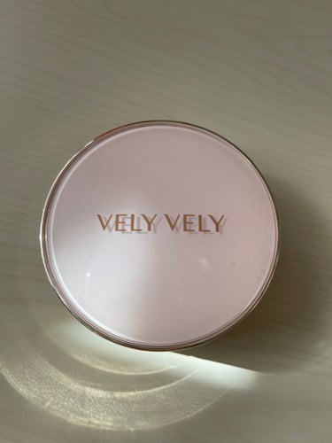 VELY VELY ツヤ肌 クッションファンデのクチコミ「キューテンで購入したVELY VELYのクッションファンデです。
黄色いはちみつの方と迷いまし.....」（1枚目）