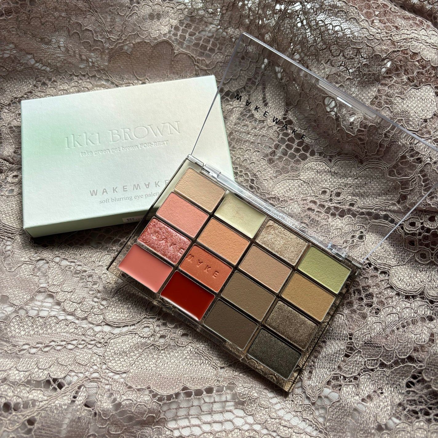 R on LIPS 「WAKEMAKEのソフトブラーリングアイパレット🎨メイクアップ..」(2枚目)