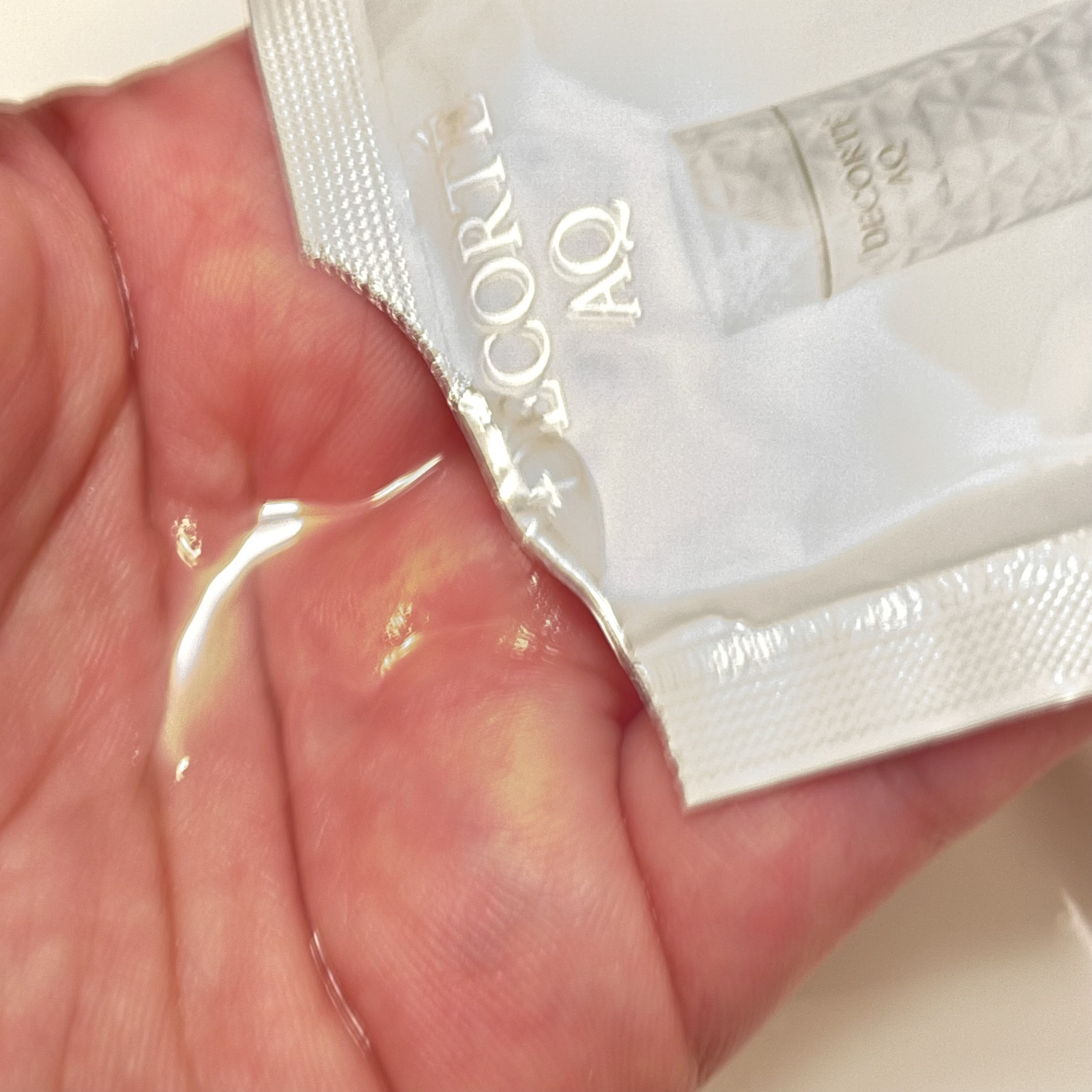 AQ アブソリュート エマルジョン マイクロラディアンス Ⅱ/DECORTÉ/乳液を使ったクチコミ（3枚目）