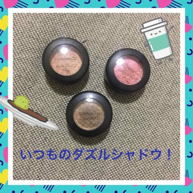 大好きな♡ダズルシャドウでmake😍

使ったのは持ってるだけの
オーソーギルティ
ダズルスタイル
レッツロール

まずは瞼全体にオーソーギルティを
二重幅にダズルスタイル
MACのブレンティングブラシ