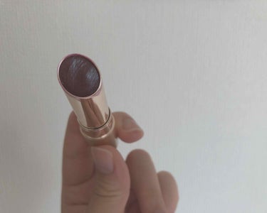 オペラリップティント💄
1枚目→バーガンディ
オペラのリップがずっと欲しいと思っていたものの全然買っていなかったのですが新色が発売されると聞いて即購入しました。
紫色が強いのかと思ったのですがそーでもな